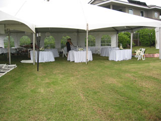 Wedding-tables-being-decora.jpg